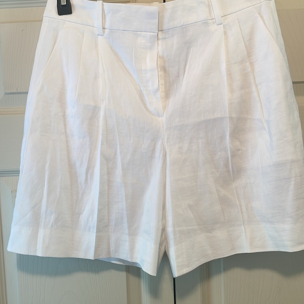 NWT.. Theory Double Pleated Shorts